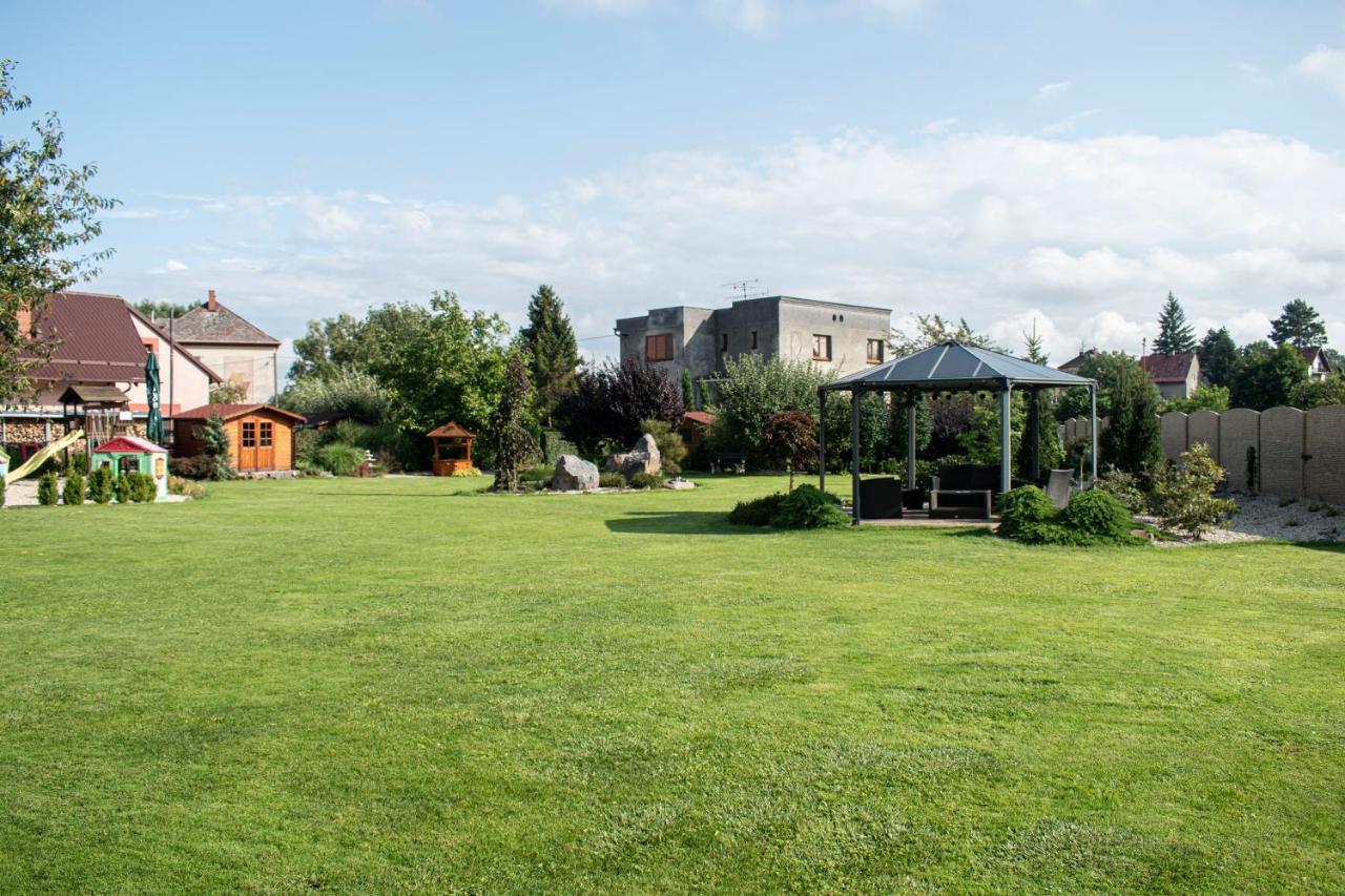 Hostinec a penzion U sv. Mikuláše Hotel Hať Exterior foto