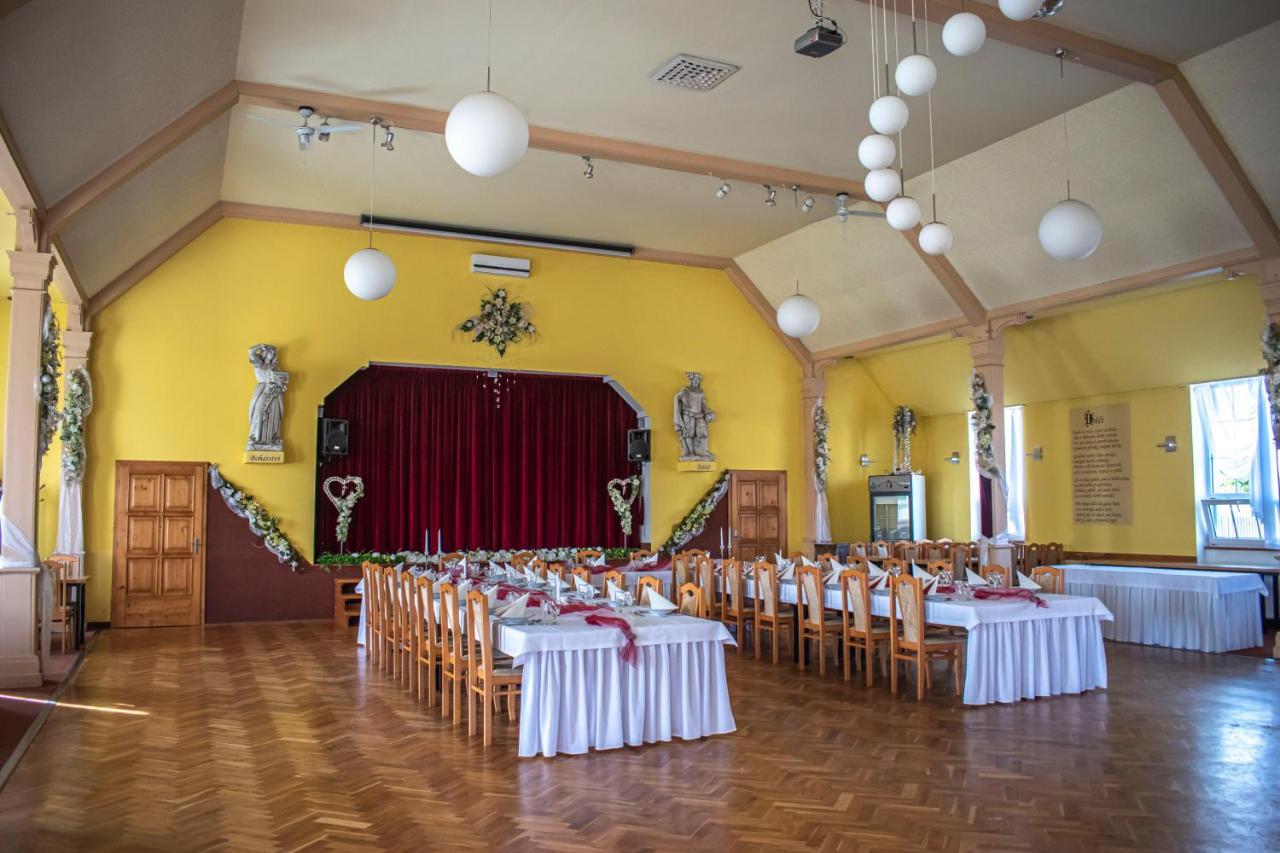 Hostinec a penzion U sv. Mikuláše Hať Exterior foto