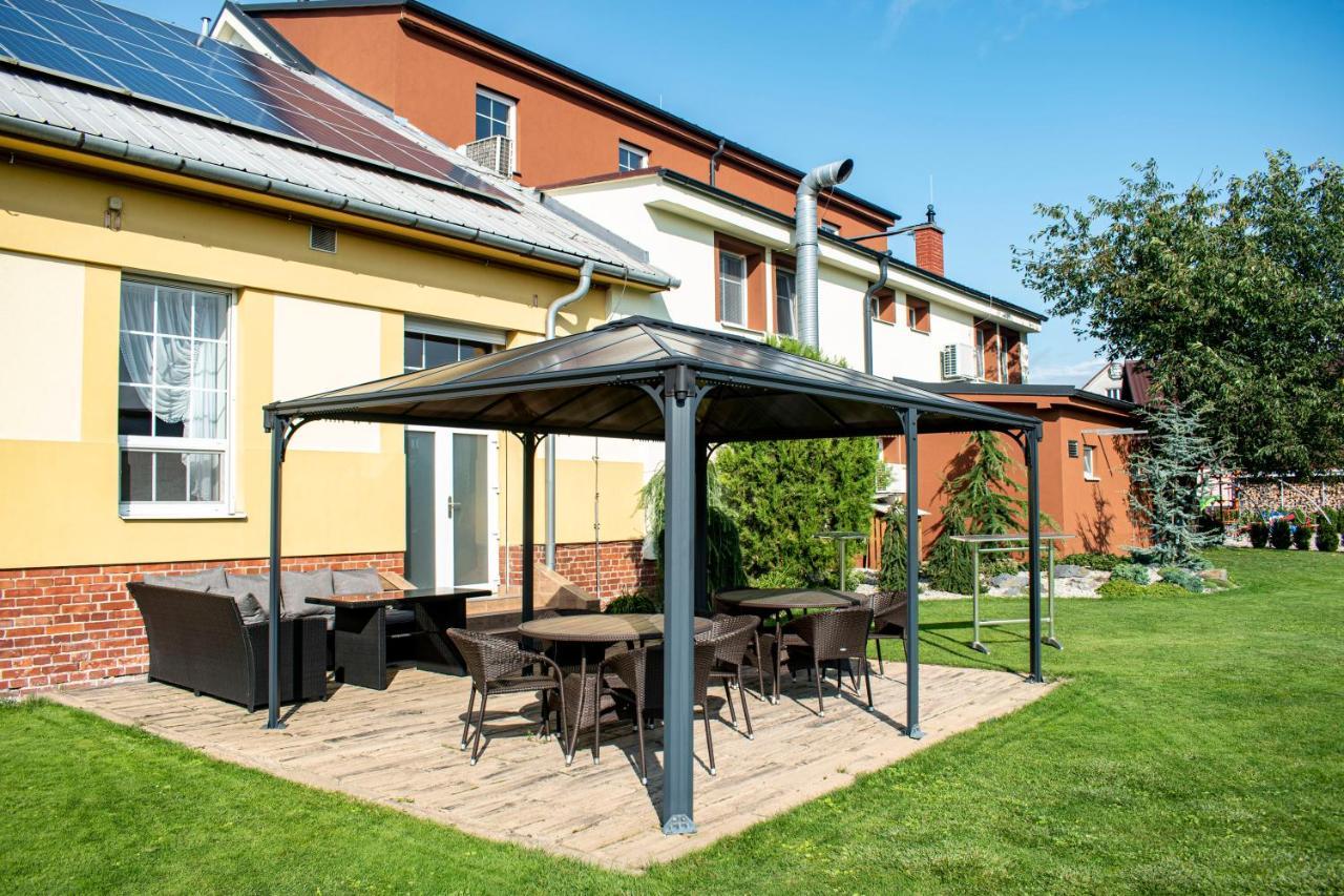 Hostinec a penzion U sv. Mikuláše Hať Exterior foto