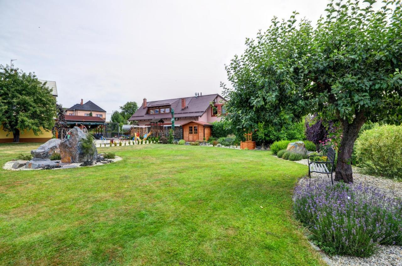 Hostinec a penzion U sv. Mikuláše Hať Exterior foto